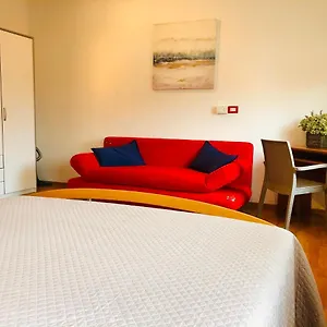 Ferienhaus Red House With Lake View